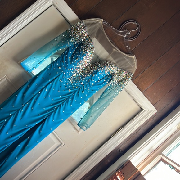 PROM DRESS - Picture 4 of 4